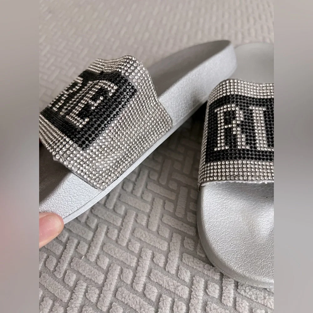 True Religion Slides - Picture 3 of 10